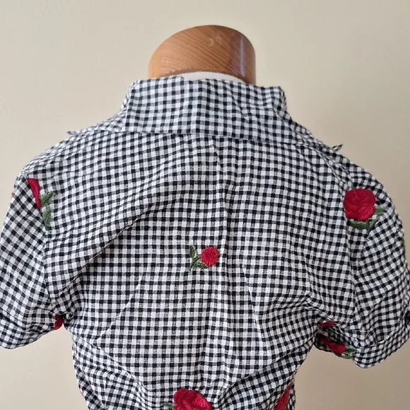 Black and White Gingham Crop Top with Red Rose Embroidery - Picture 5 of 7